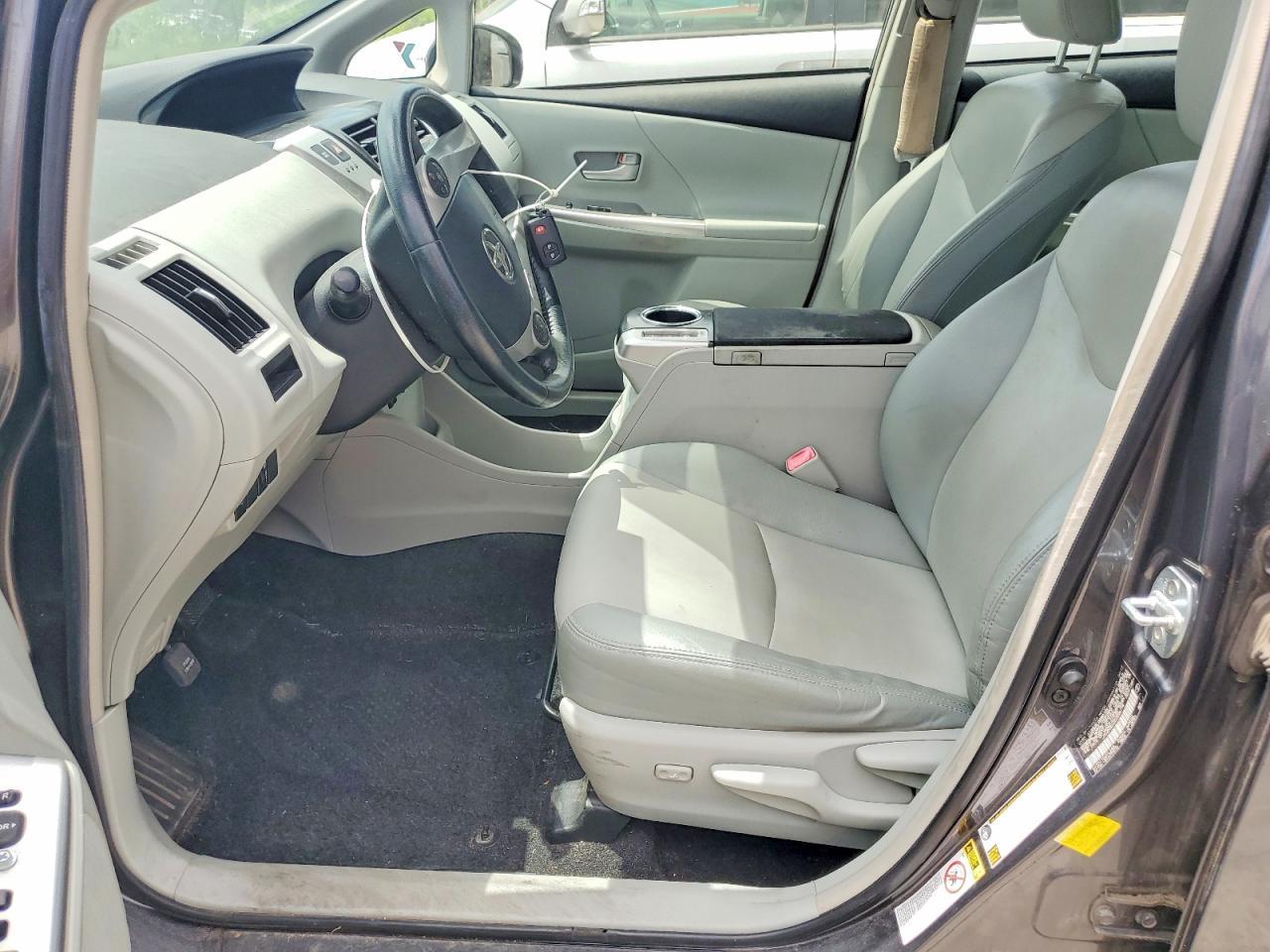 2013 Toyota Prius V - Фото 7