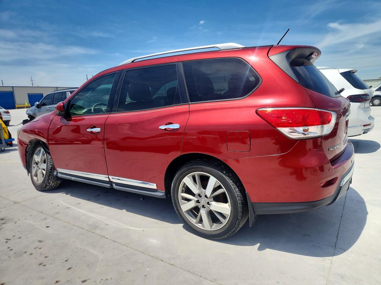 2014 Nissan Pathfinder S - Фото 2