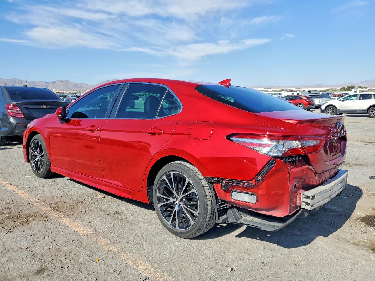 2019 Toyota Camry Se - Фото 2