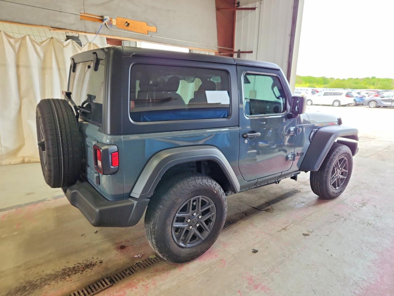 2025 Jeep Wrangler Sport - Фото 3