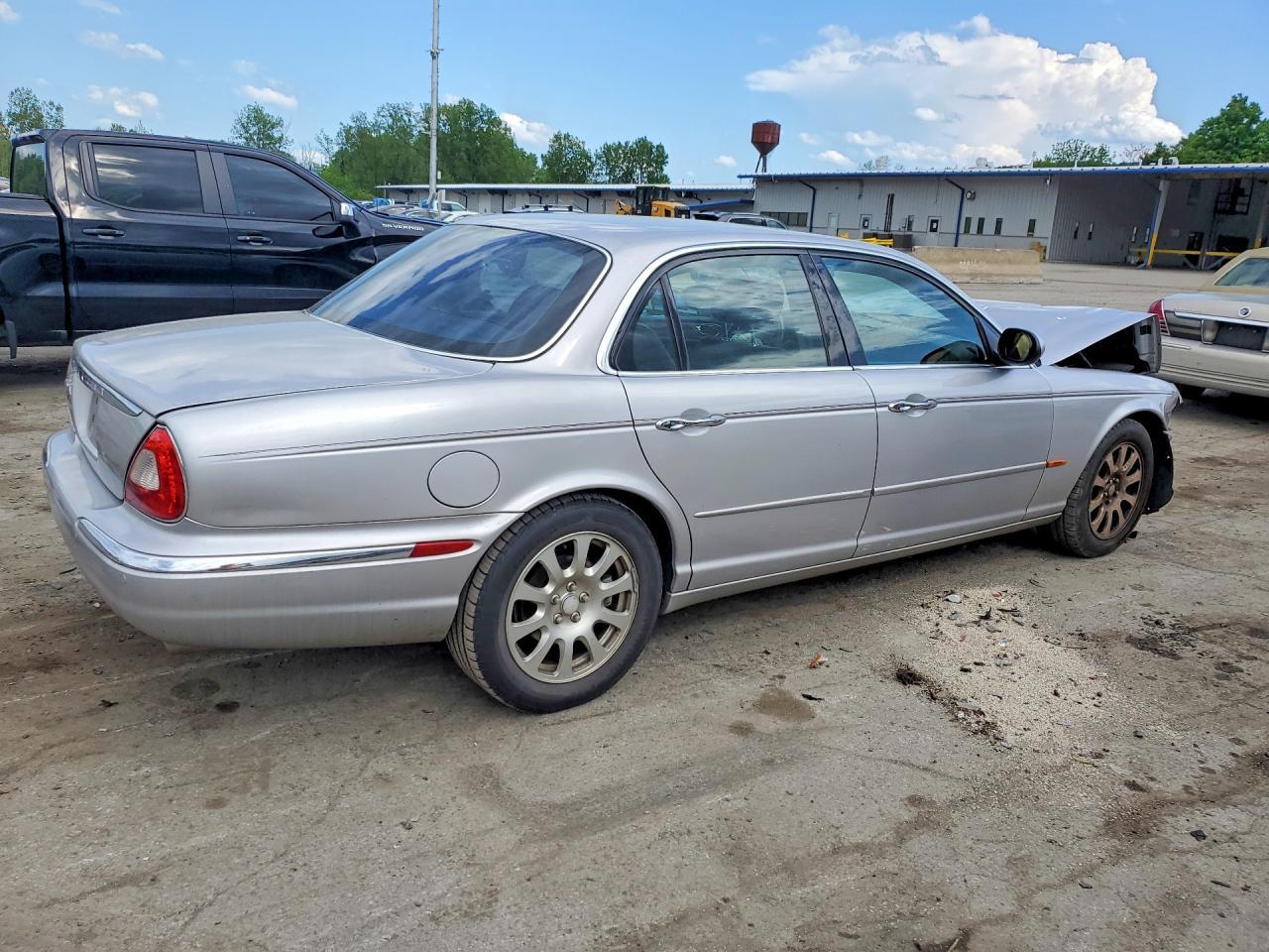 2004 Jaguar Xj8 - Image 3