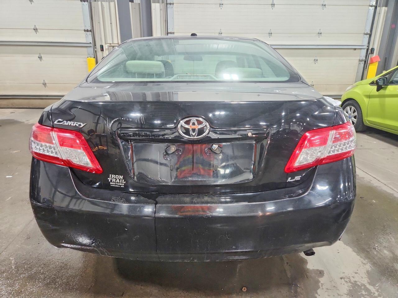 2011 Toyota Camry Le - Фото 6