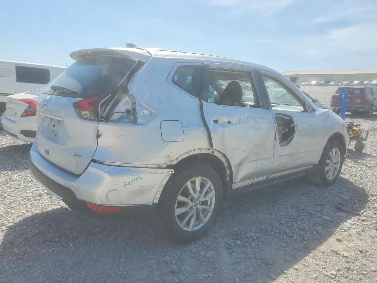 2017 Nissan Rogue S - Image 3