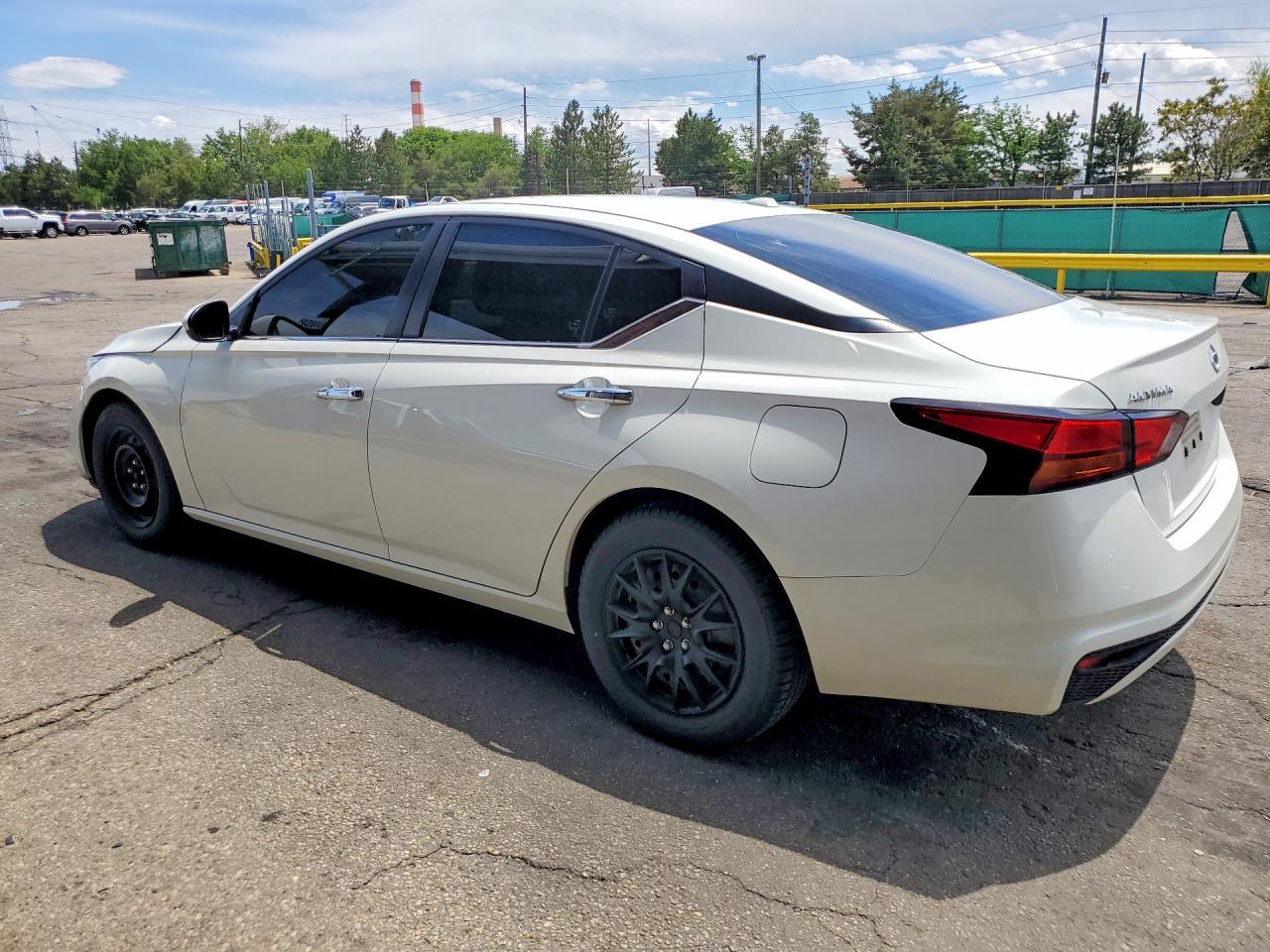 2020 Nissan Altima S - Image 2