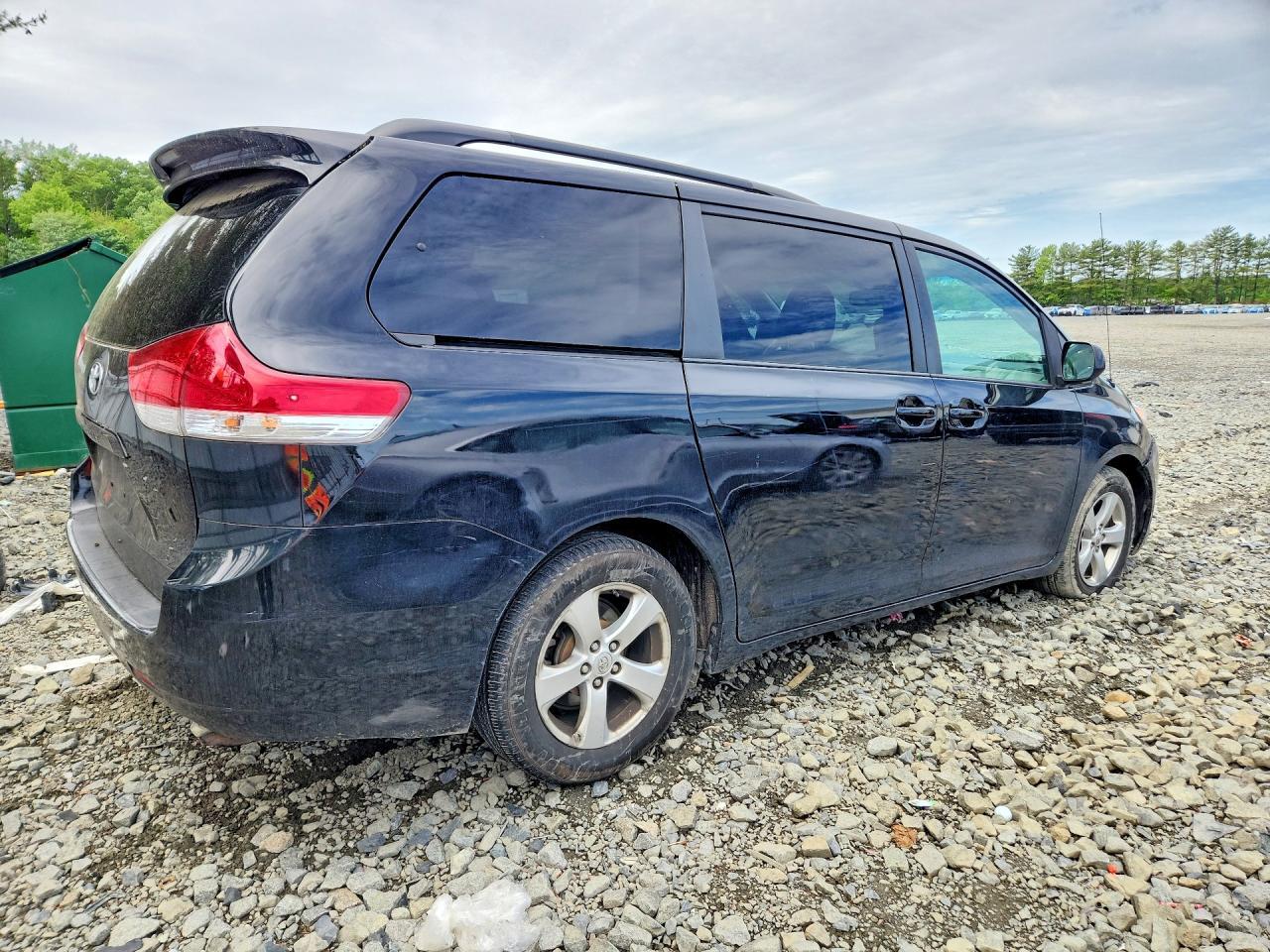 2014 Toyota Sienna Le - Фото 3