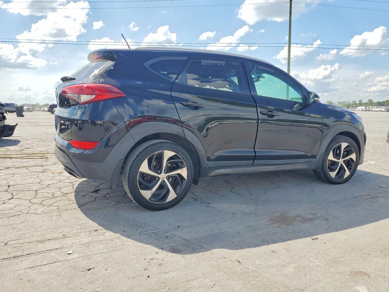 2016 Hyundai Tucson Sport - Image 3
