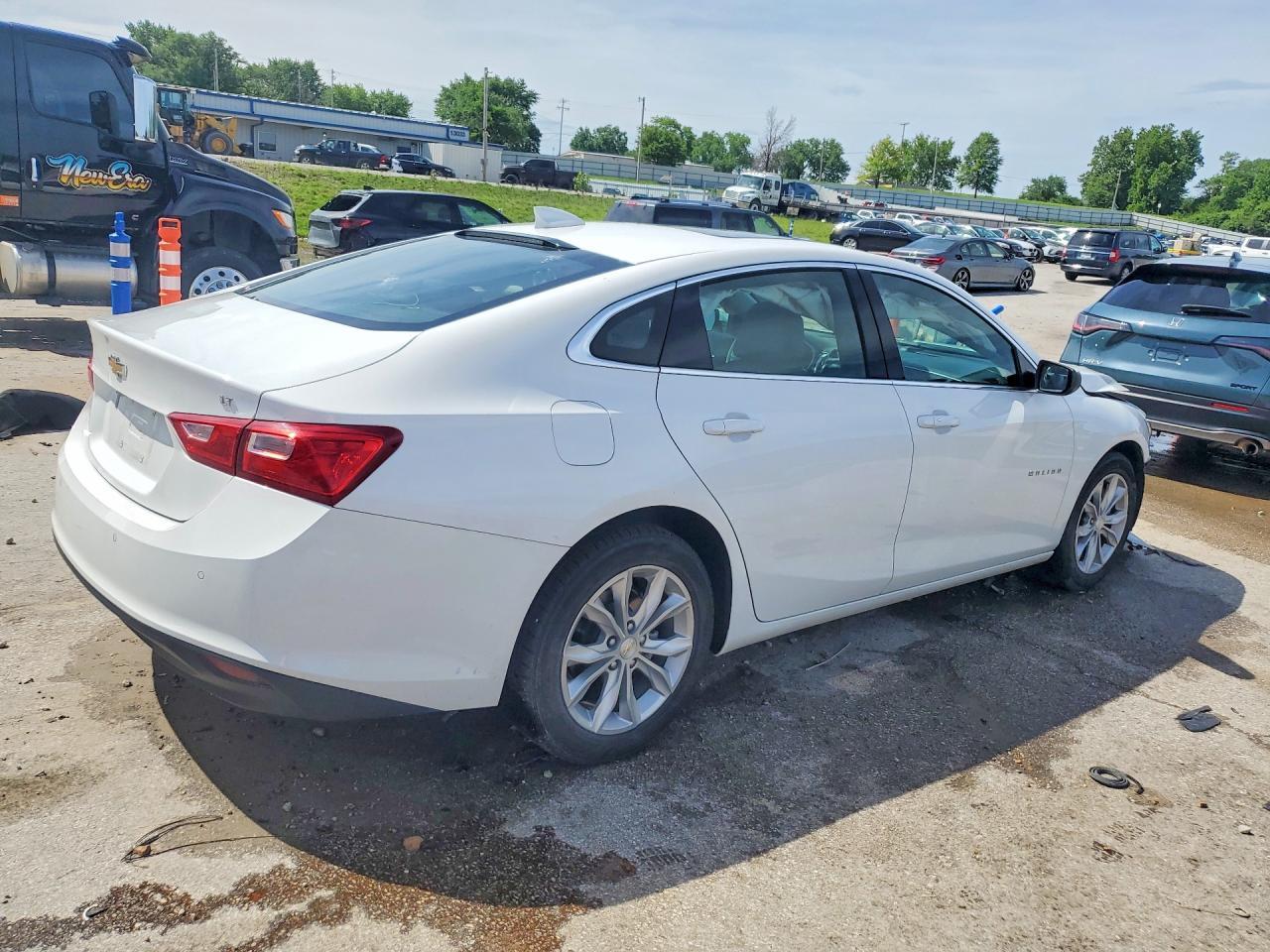 2024 Chevrolet Malibu Lt - Image 3
