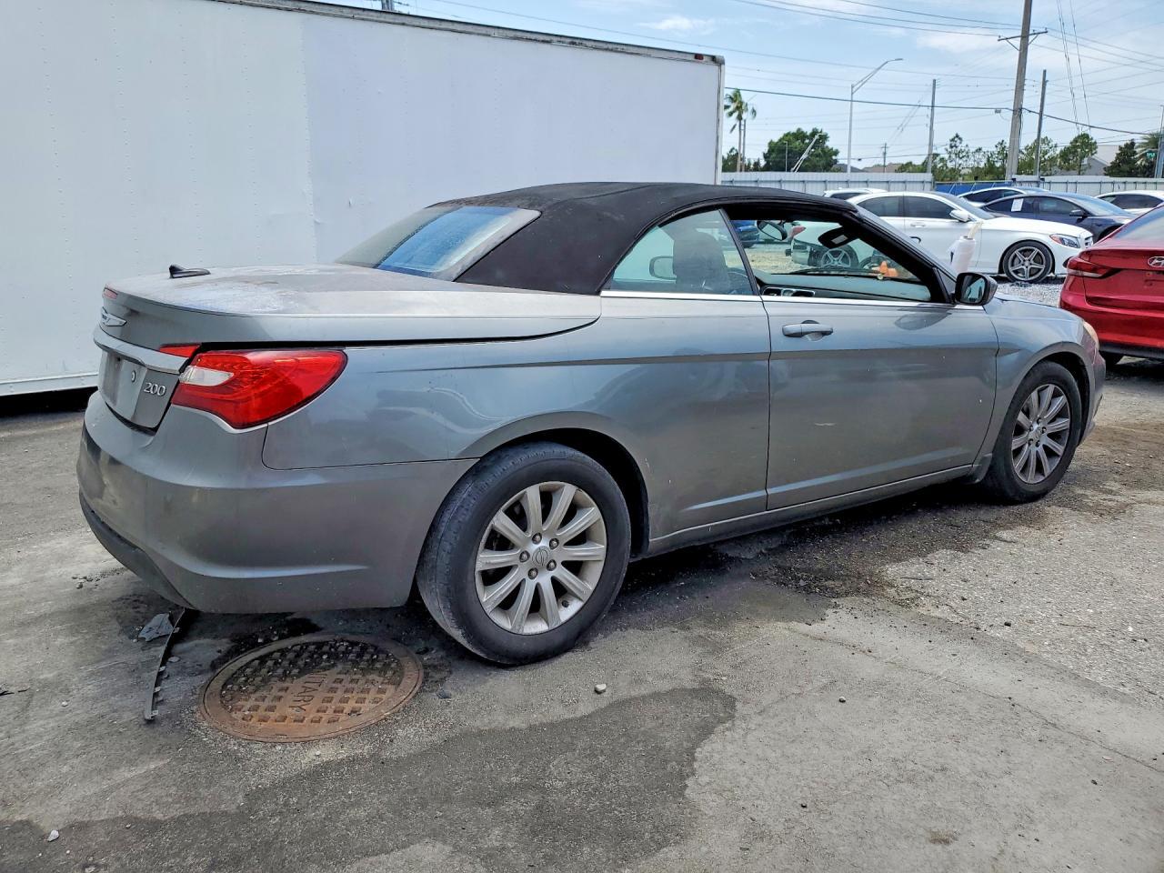 2012 Chrysler 200 Touring - Фото 3