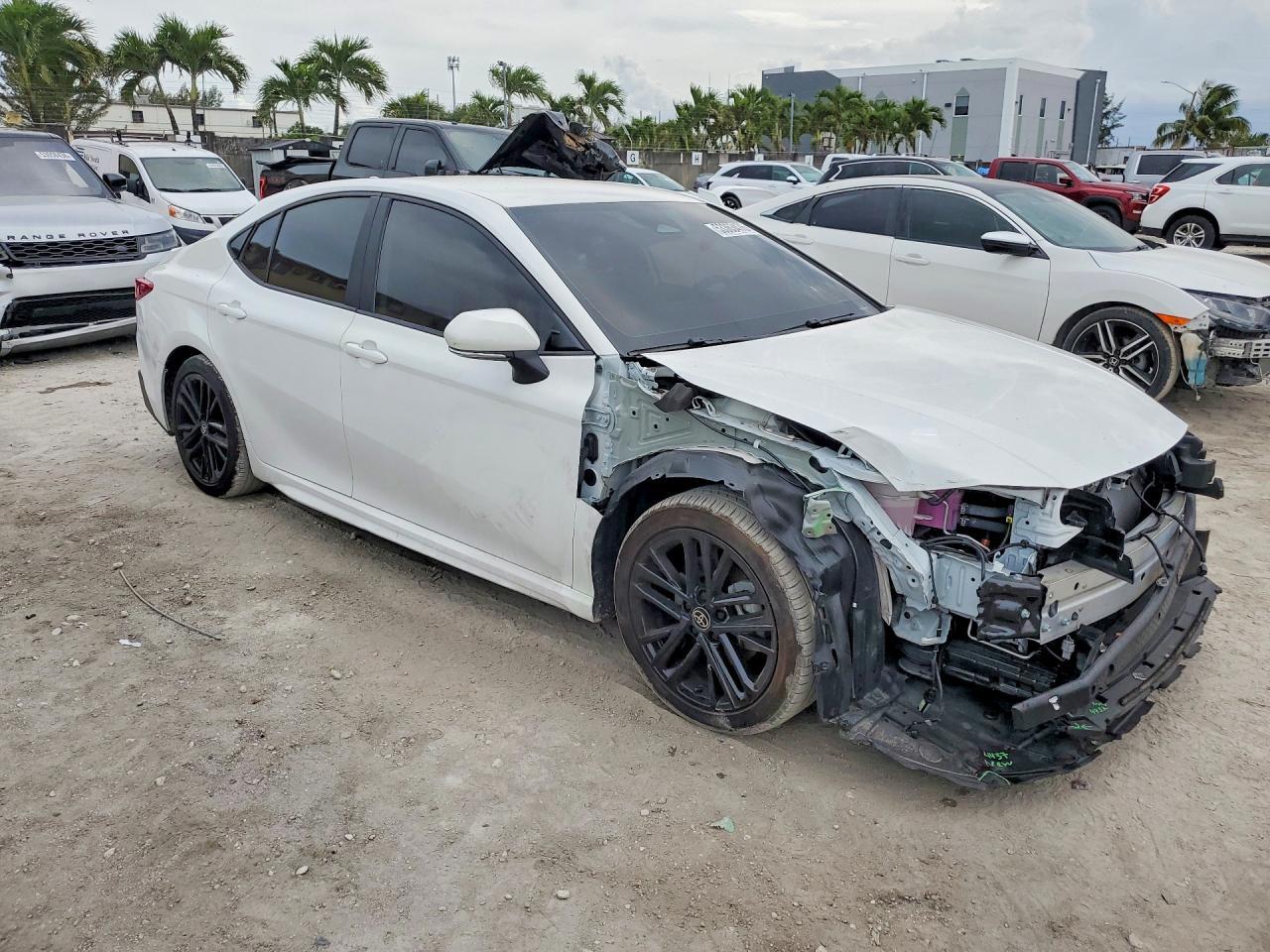 2025 Toyota Camry Se - Image 4