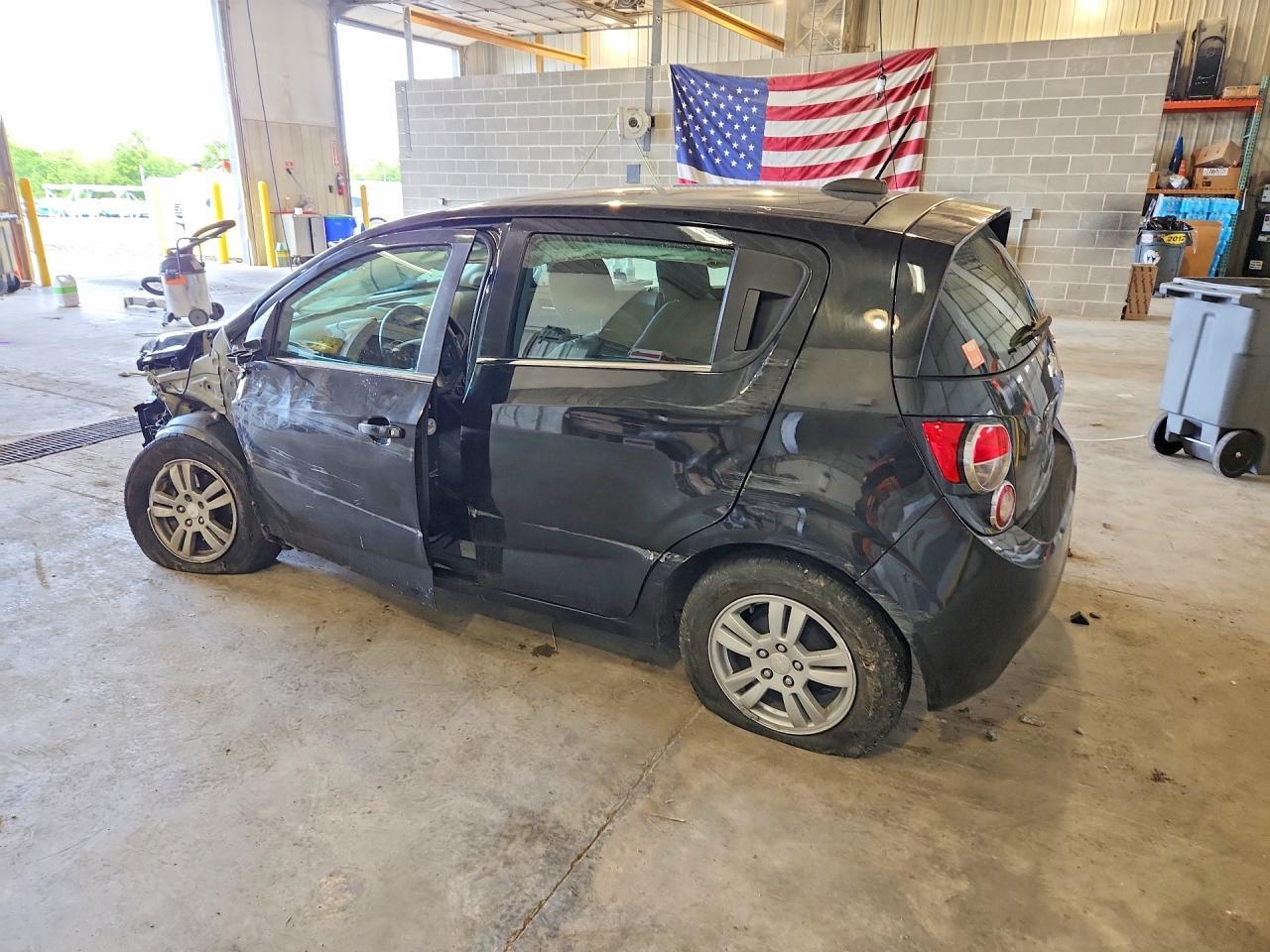 2015 Chevrolet Sonic Lt - Фото 2