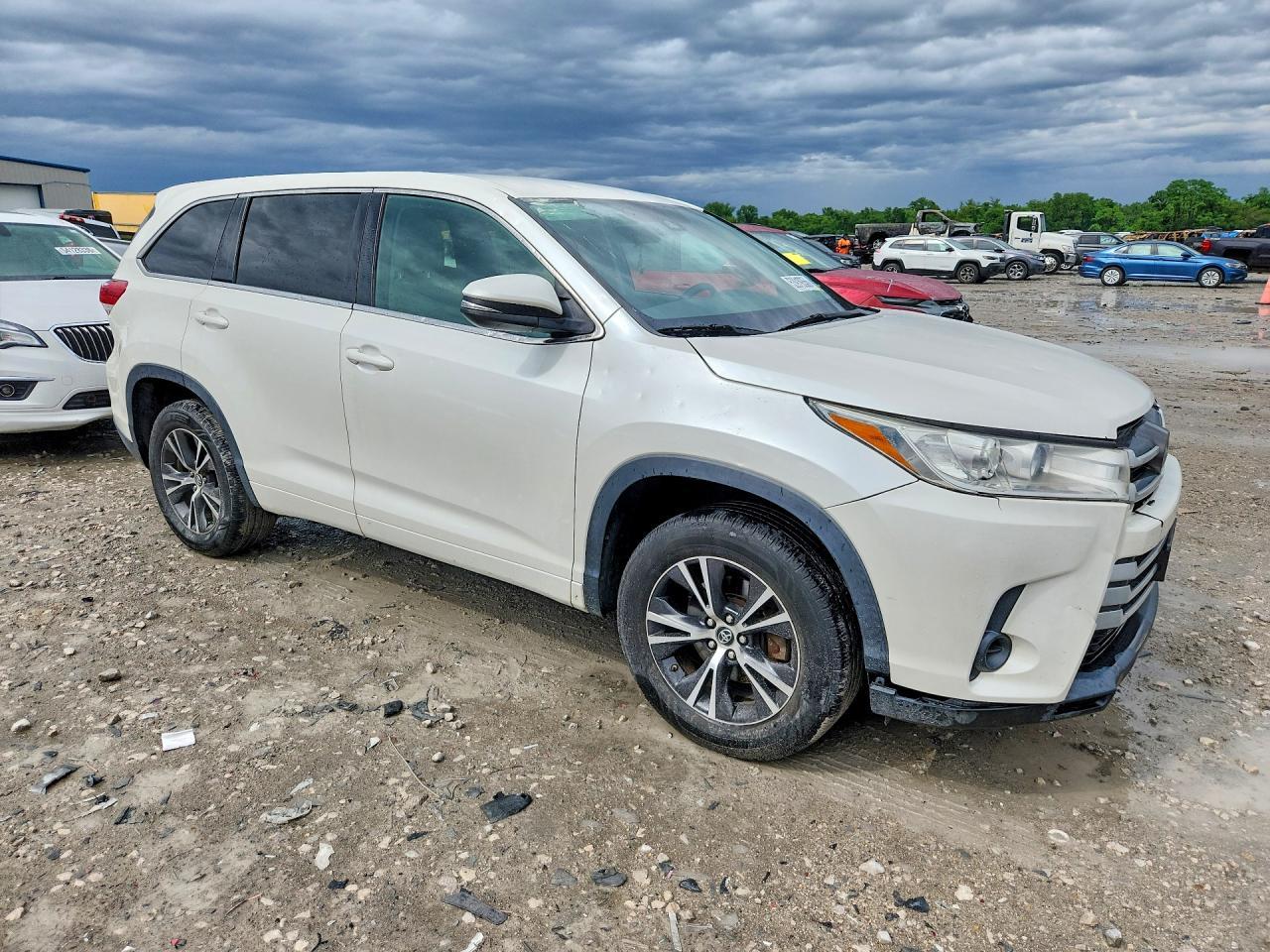 2018 Toyota Highlander Le - Фото 4