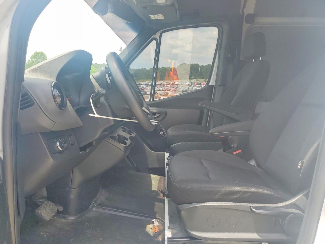 2022 Mercedes-Benz Sprinter 2500 - Фото 7
