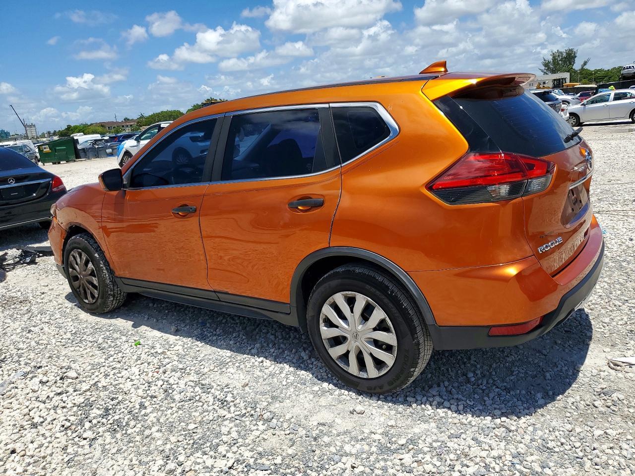 2017 Nissan Rogue S - Фото 2