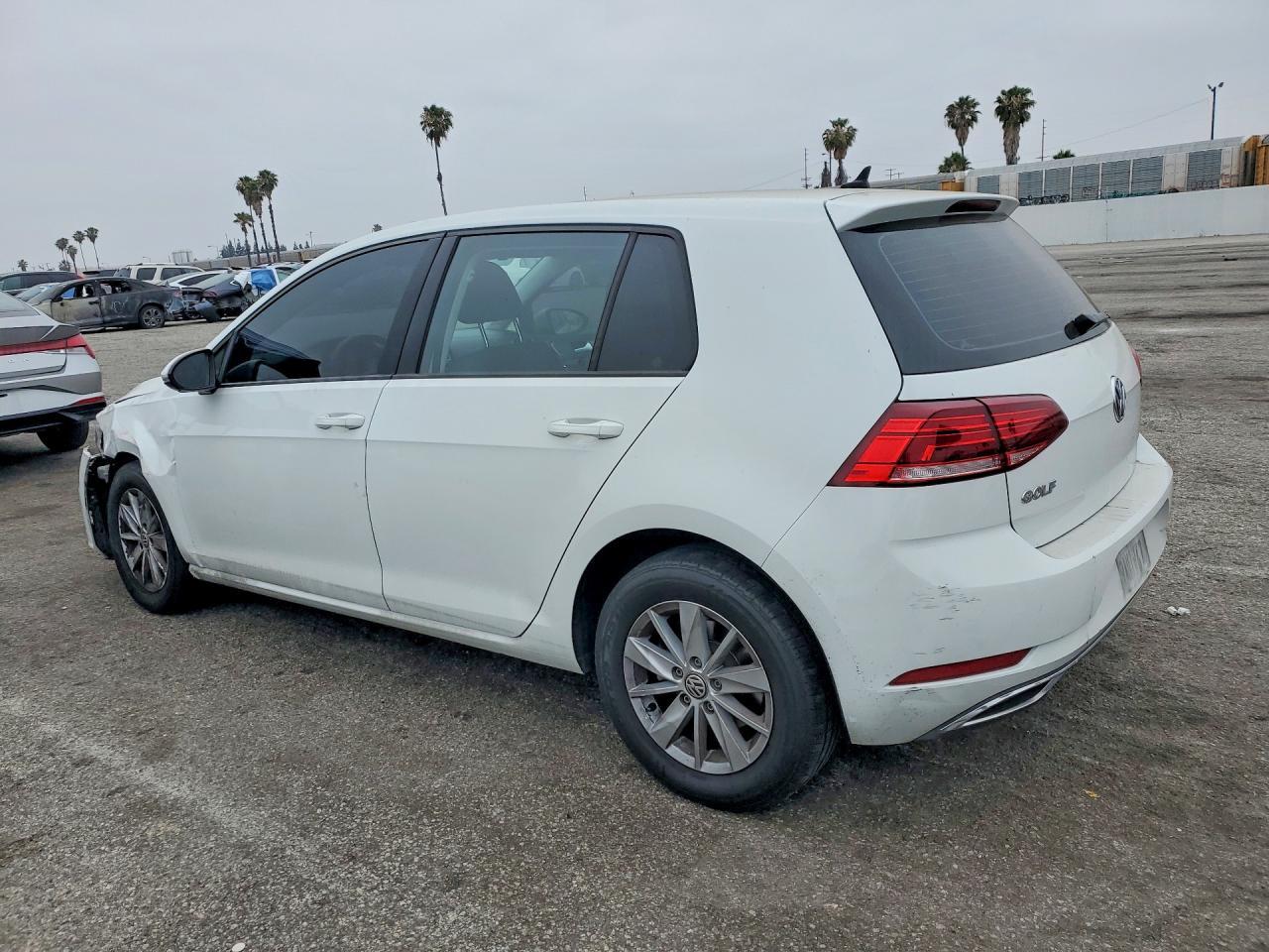 2019 Volkswagen Golf S - Image 2