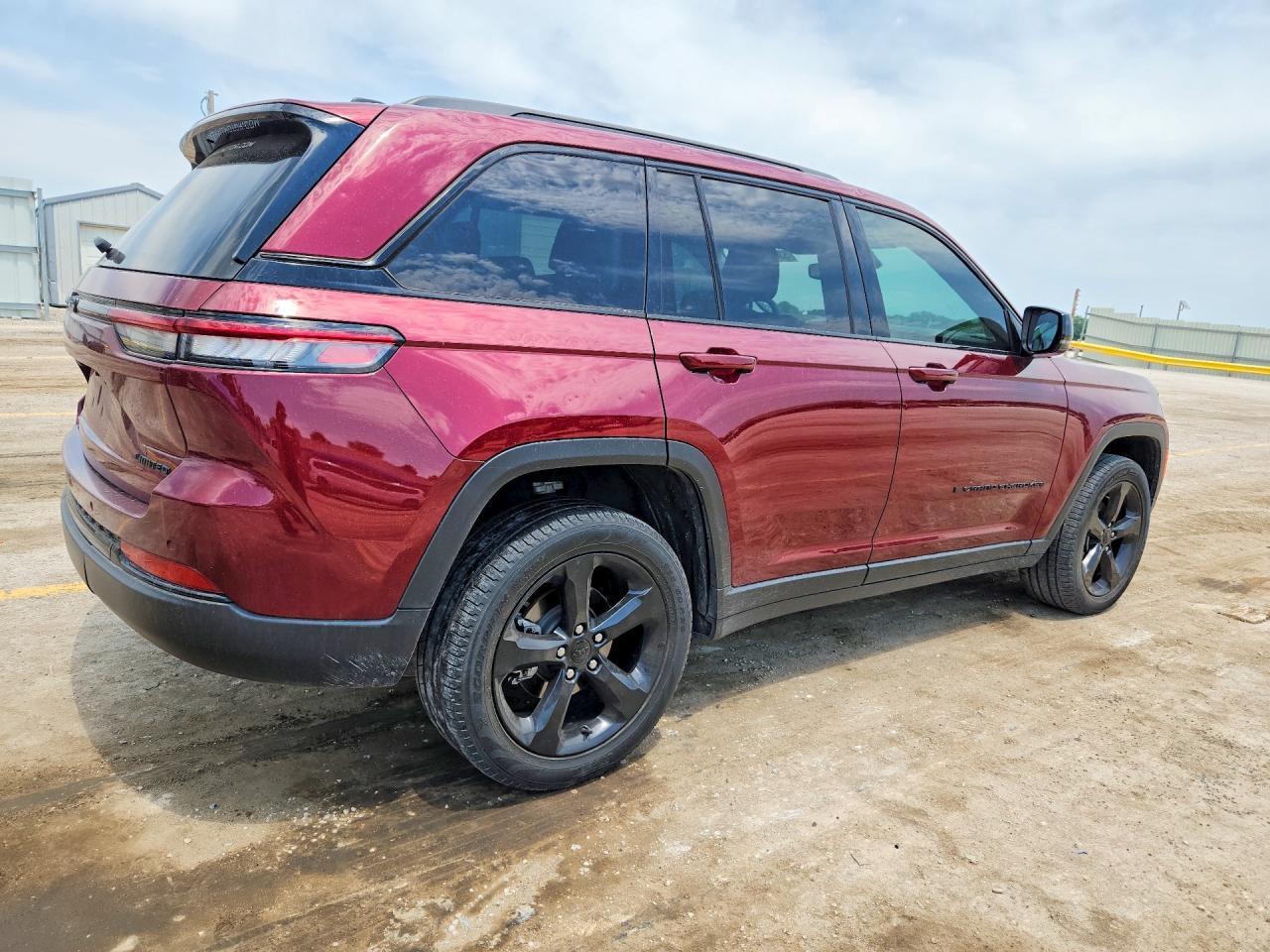 2023 Jeep Grand Cherokee Limited - Image 3