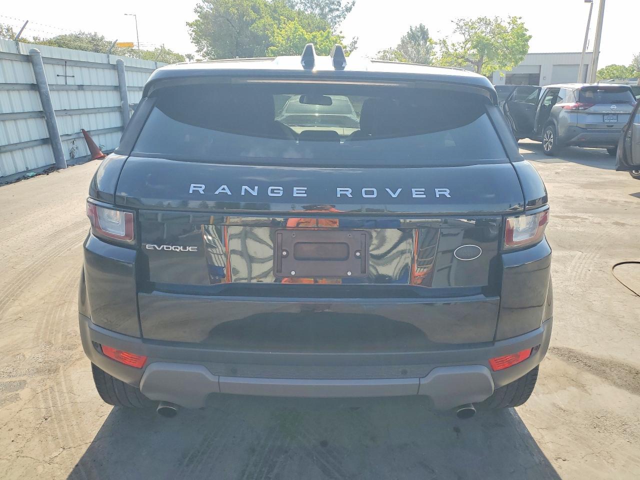 2017 Land Rover Range Rover Evoque Se - Image 6