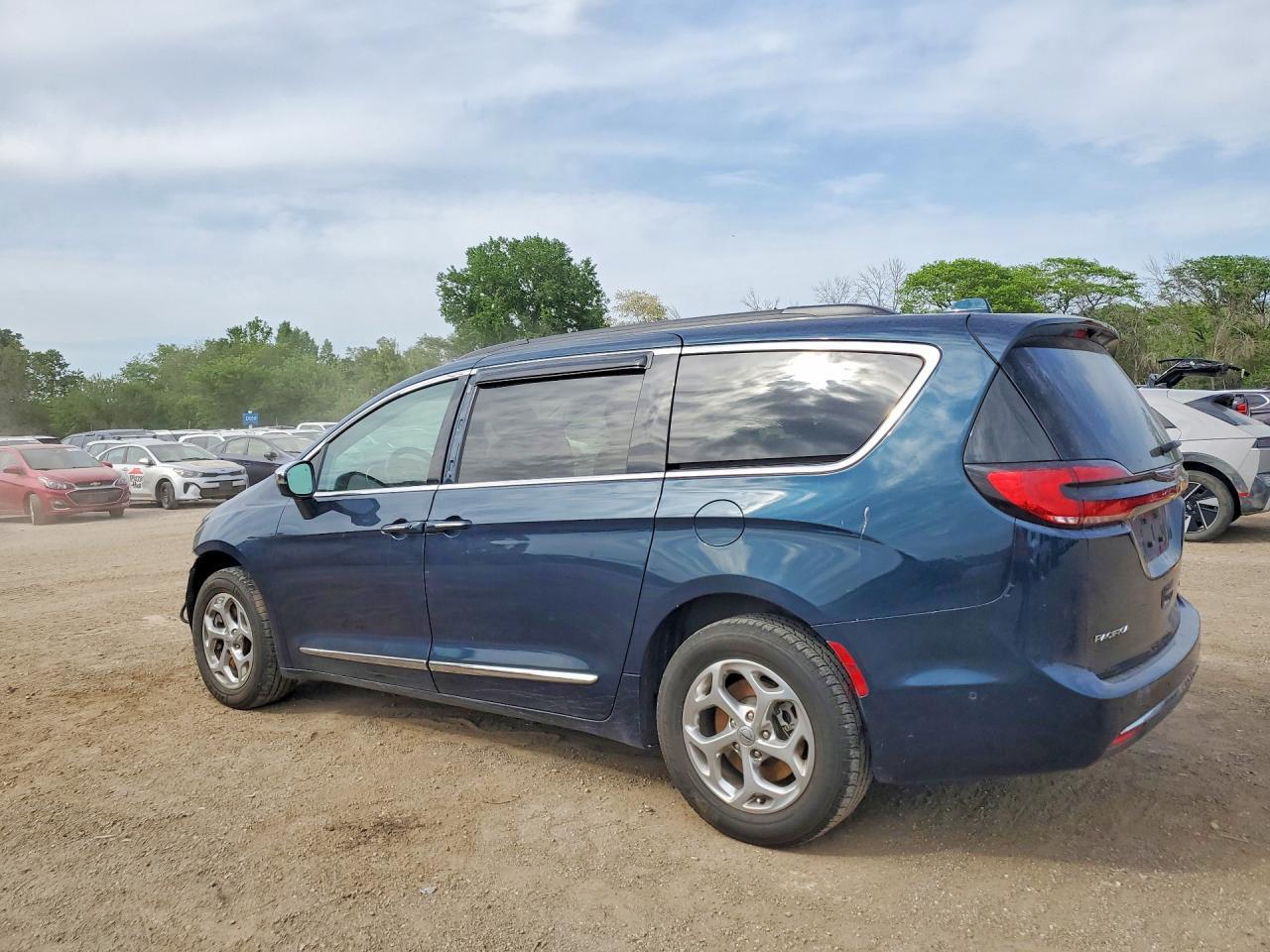 2022 Chrysler Pacifica Limited - Фото 2