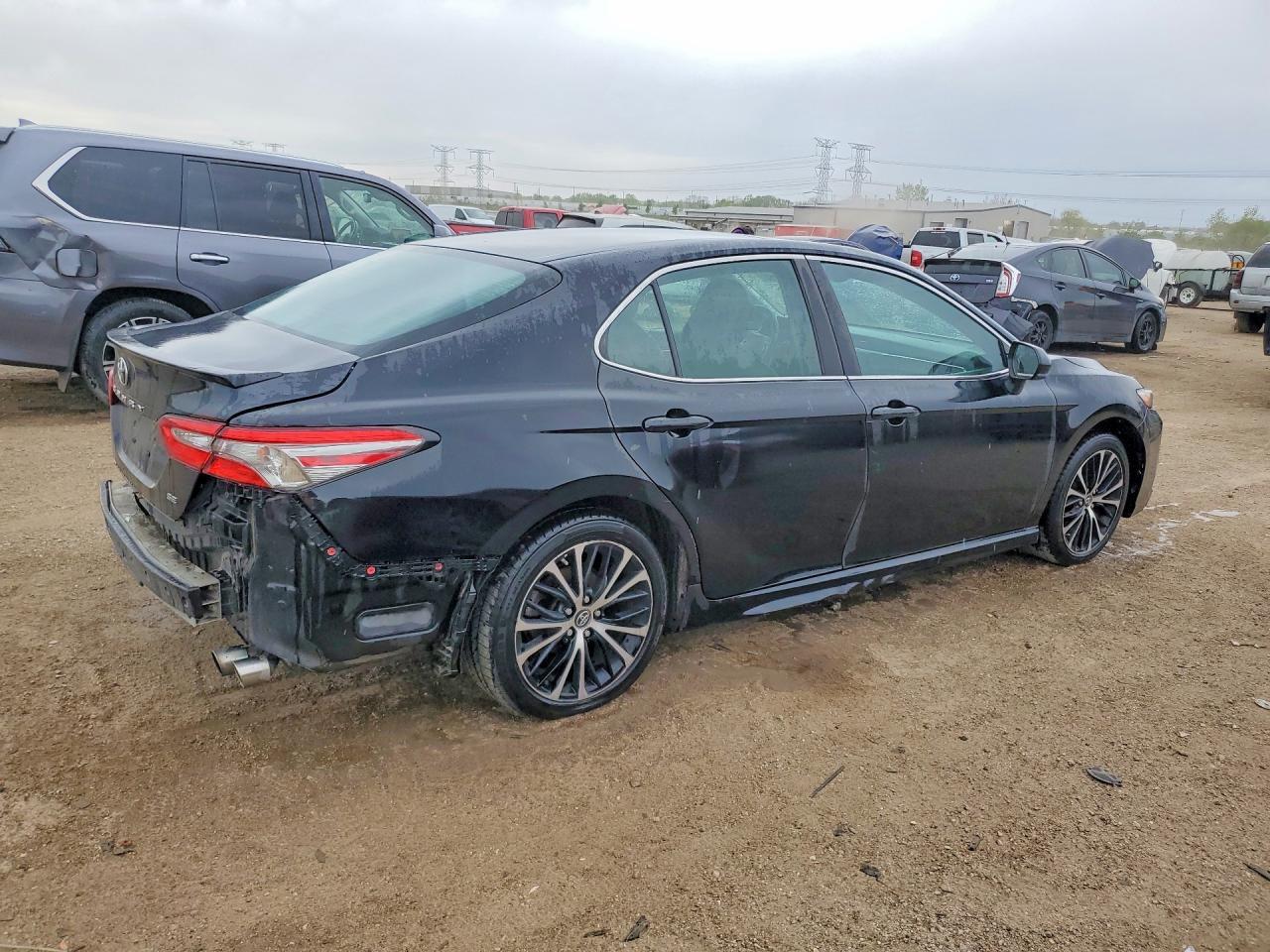 2018 Toyota Camry Se - Фото 3