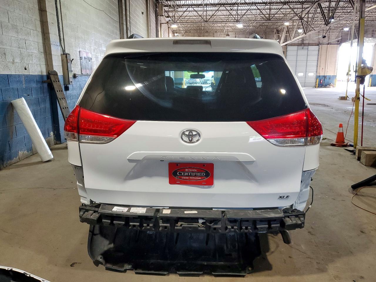2014 Toyota Sienna Xle 8-Passenger - Image 6