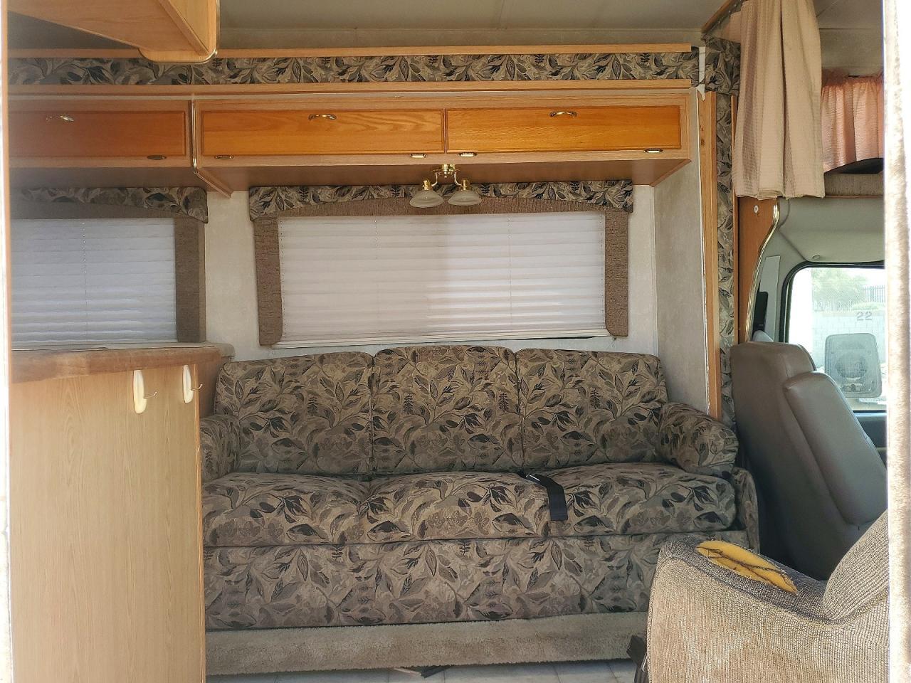 2003 Ford Econoline E450 Super Duty Cutaway Van - Фото 6