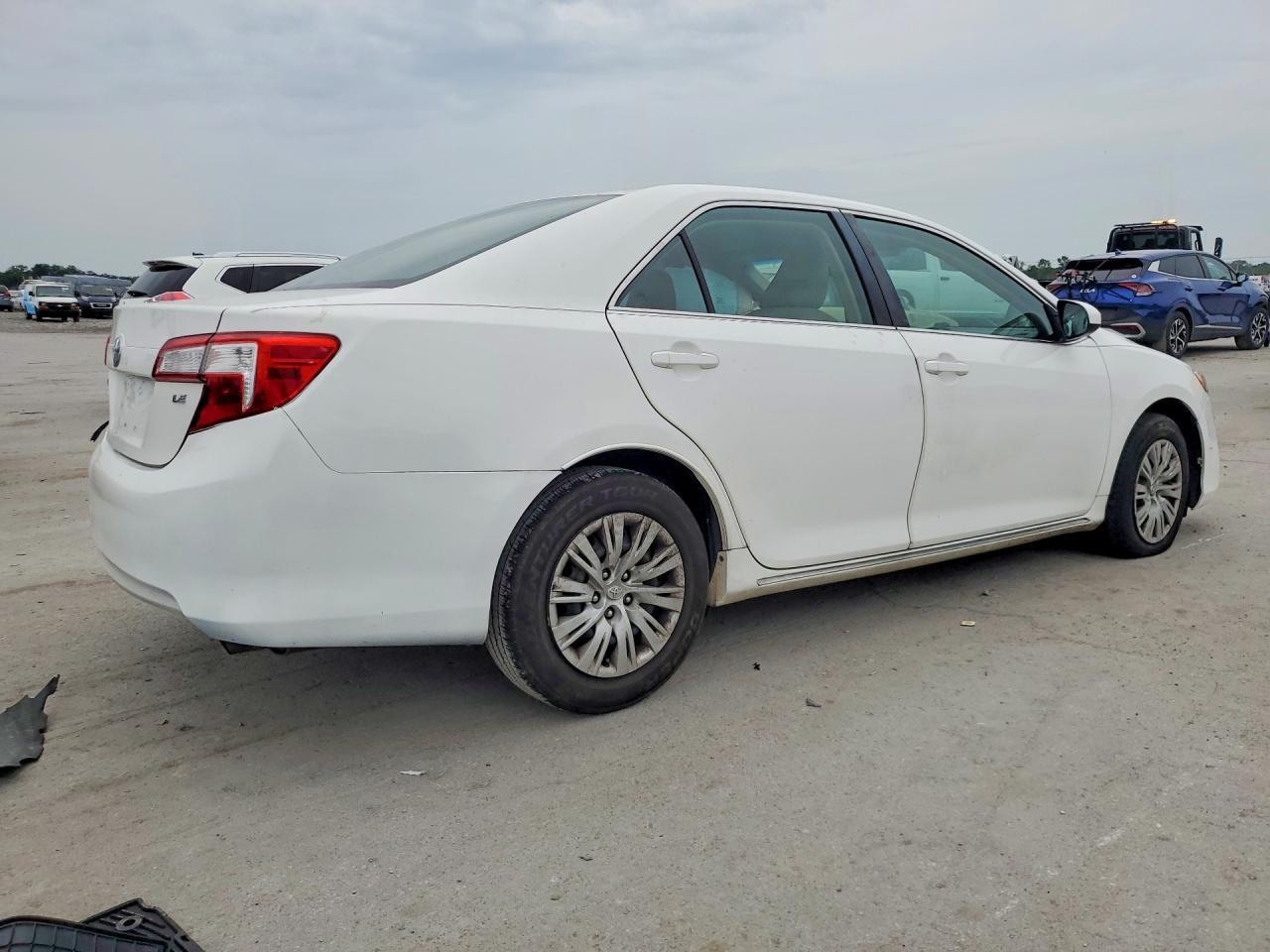 2012 Toyota Camry Le - Фото 3