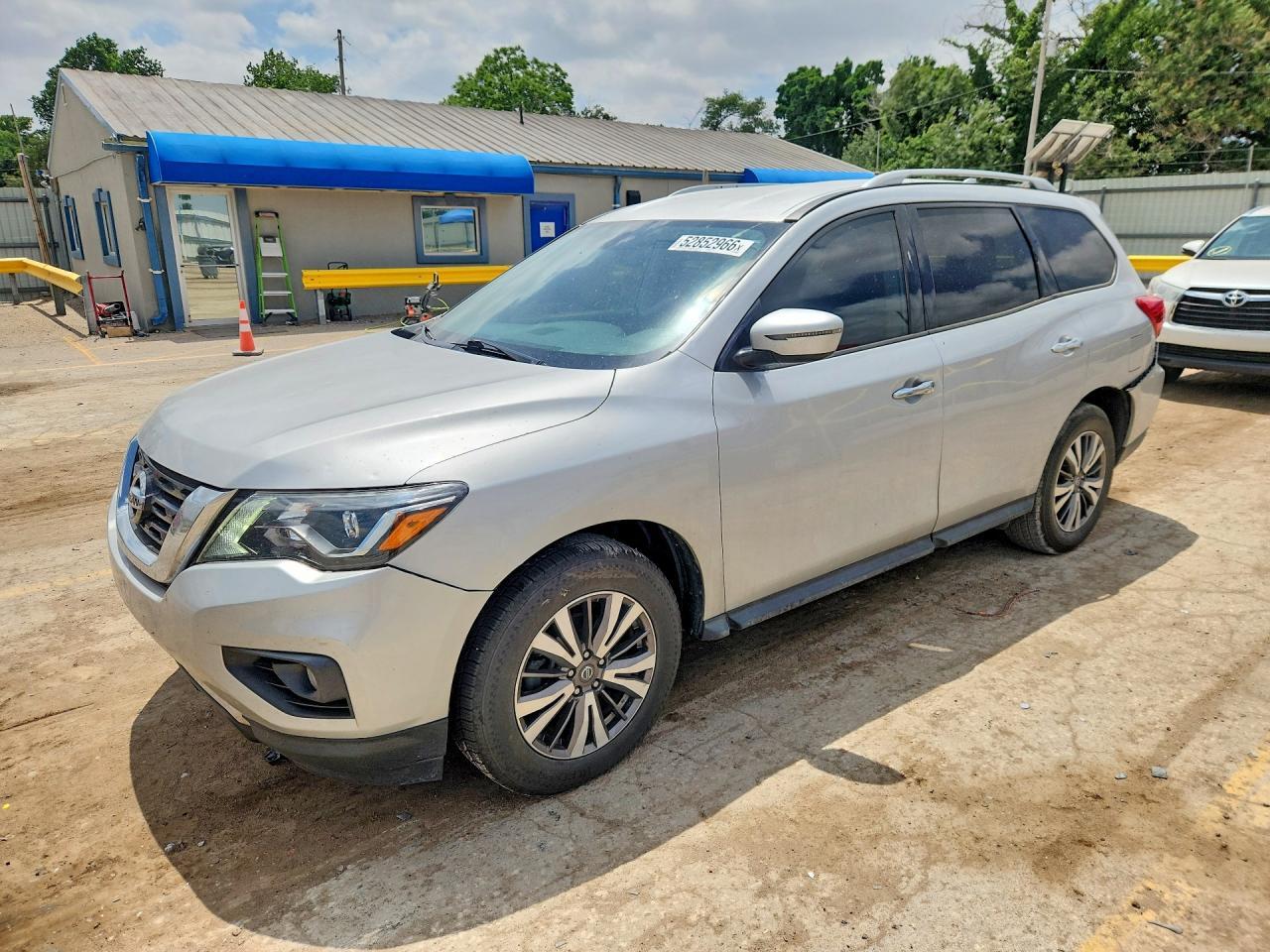 2020 Nissan Pathfinder Sv
