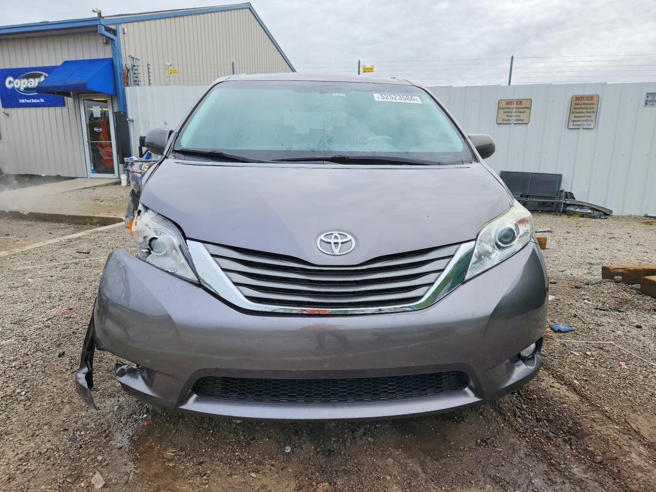 2014 Toyota Sienna Xle 8-Passenger - Фото 5