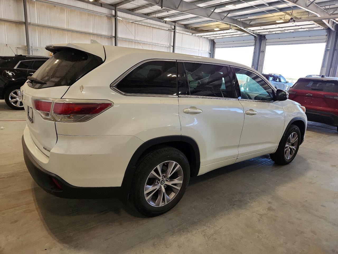 2016 Toyota Highlander Le Plus - Фото 3