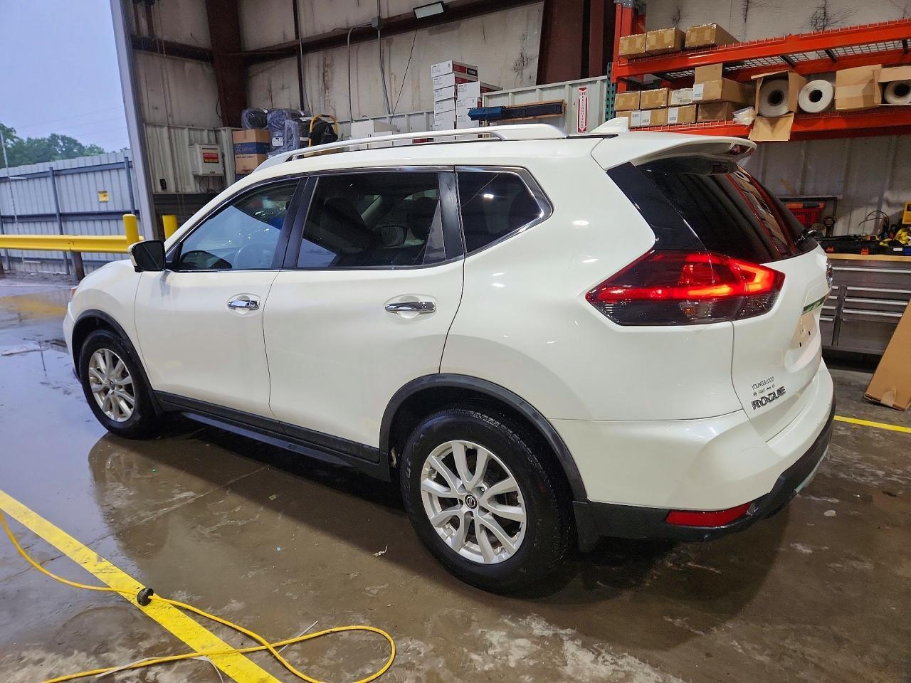 2018 Nissan Rogue Sv - Image 2