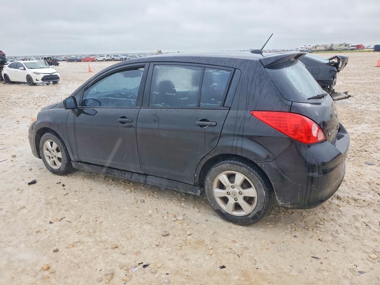 2010 Nissan Versa 1.8 S - Фото 2