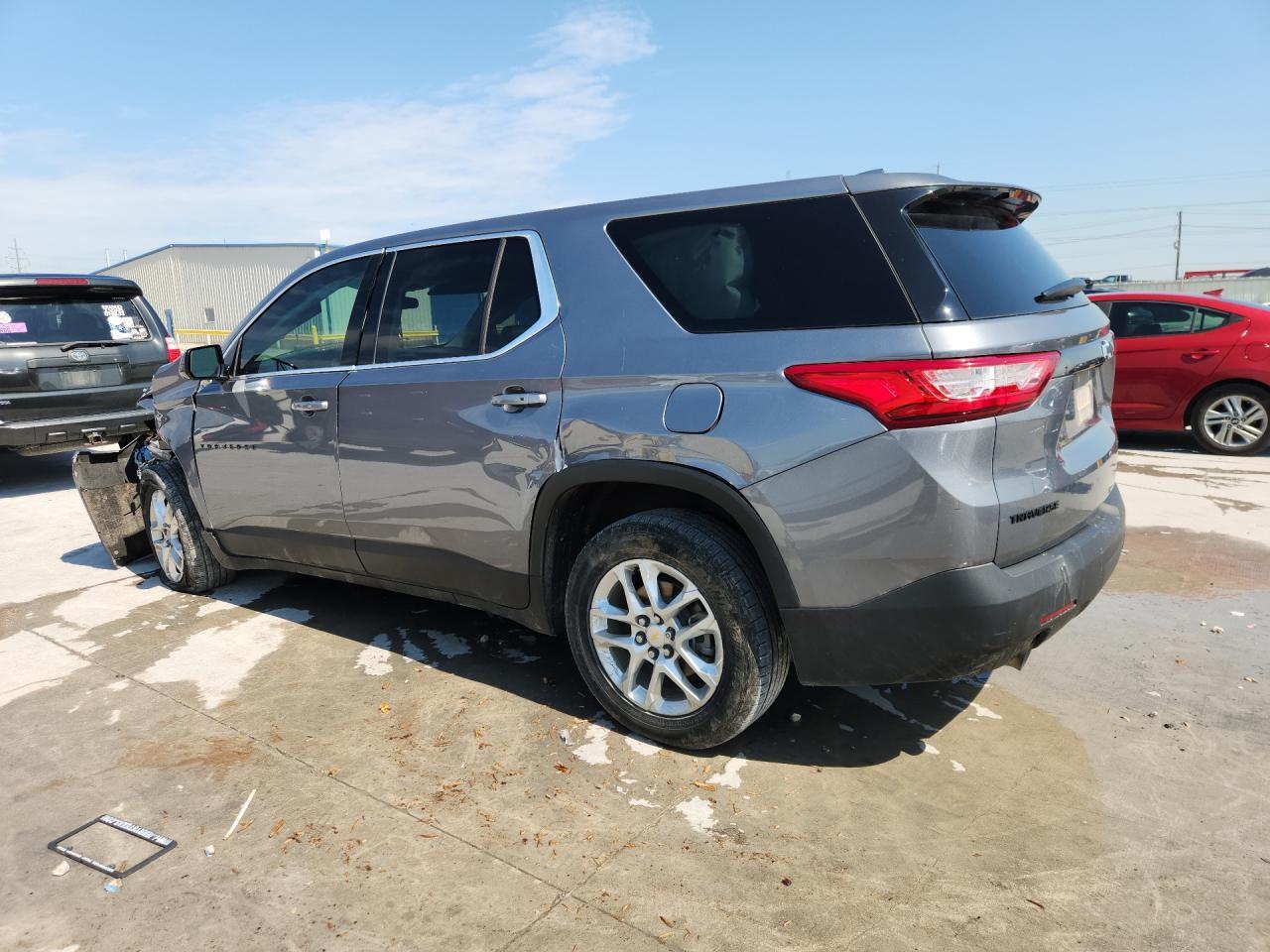 2020 Chevrolet Traverse Ls - Фото 2