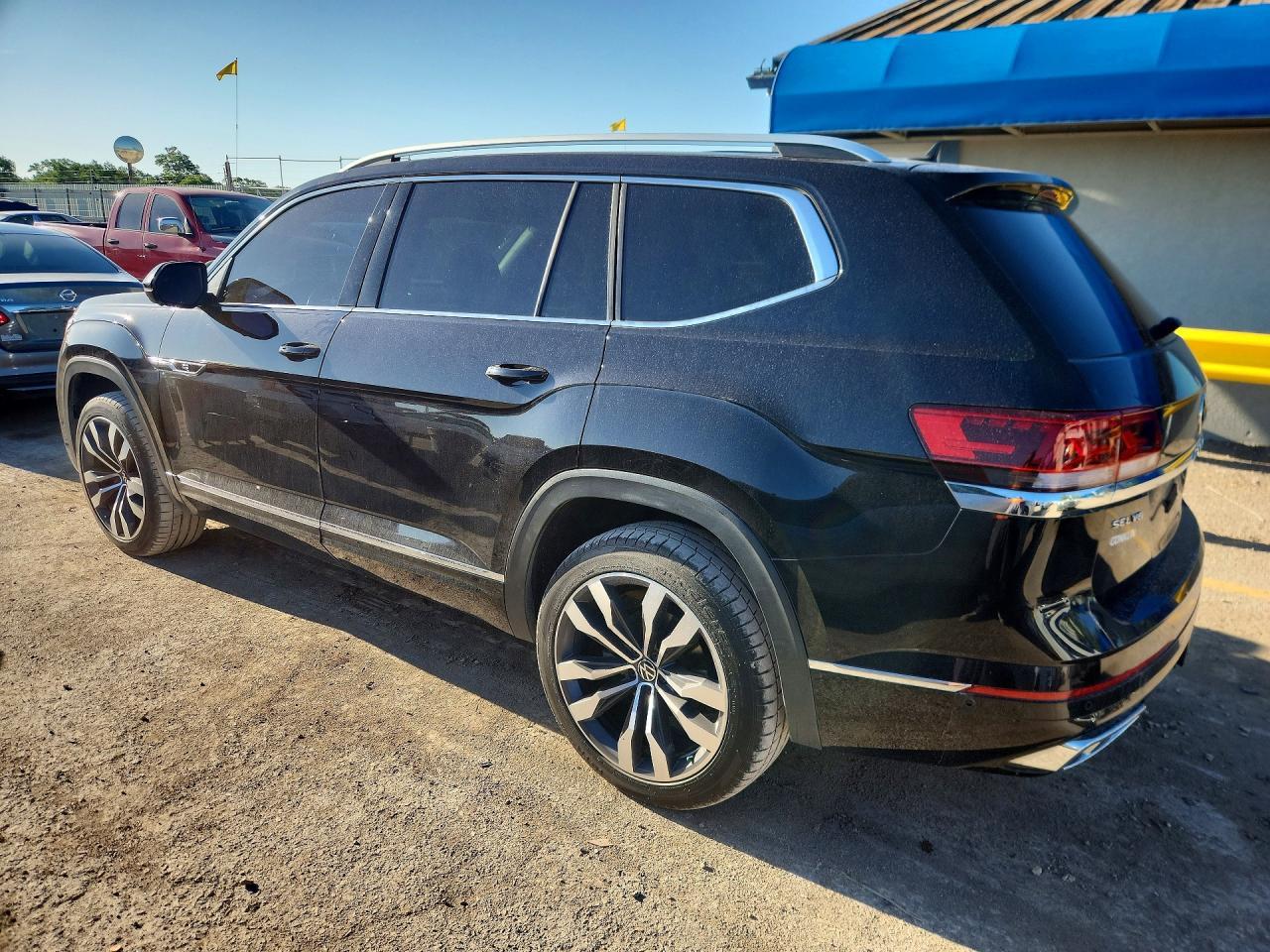2023 Volkswagen Atlas Sel Premium R-Line - Image 2