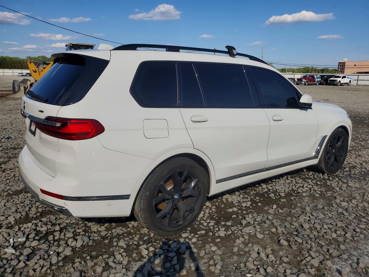 2022 BMW X7 xDrive40I - Фото 3