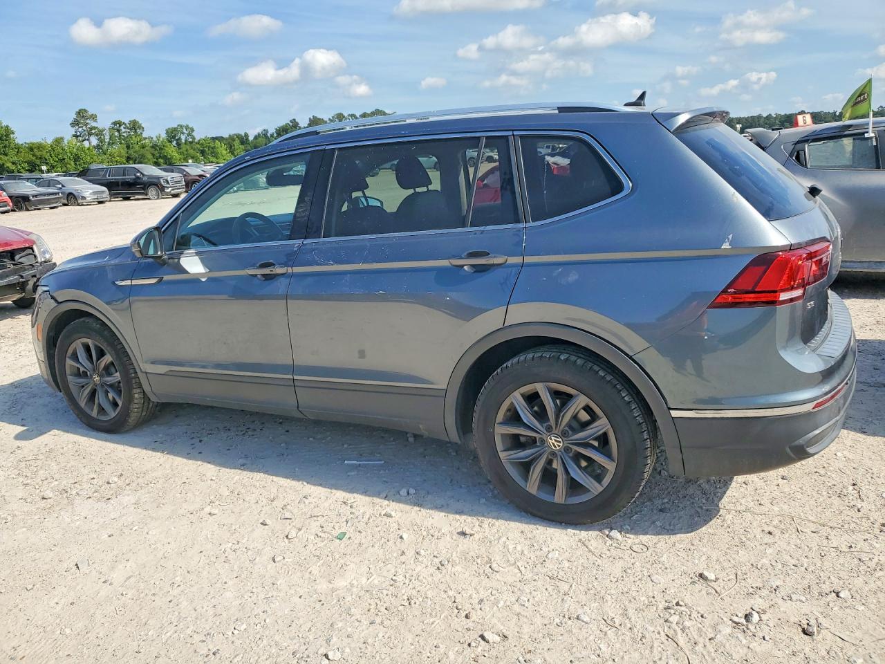 2022 Volkswagen Tiguan Se - Image 2