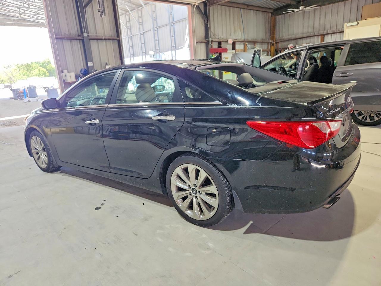 2012 Hyundai Sonata Limited 2.0T - Фото 2