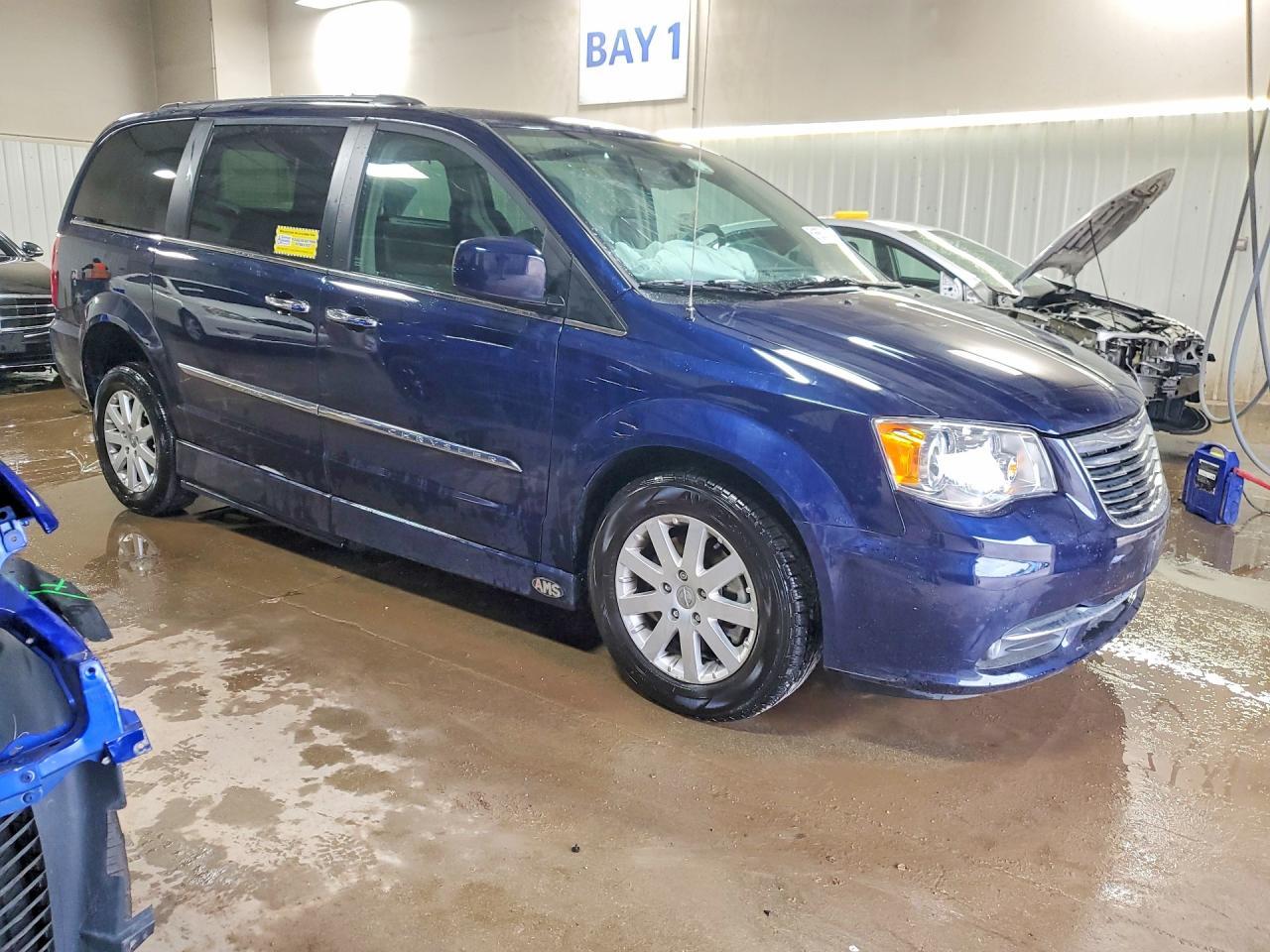 2016 Chrysler Town & Country Touring - Фото 4
