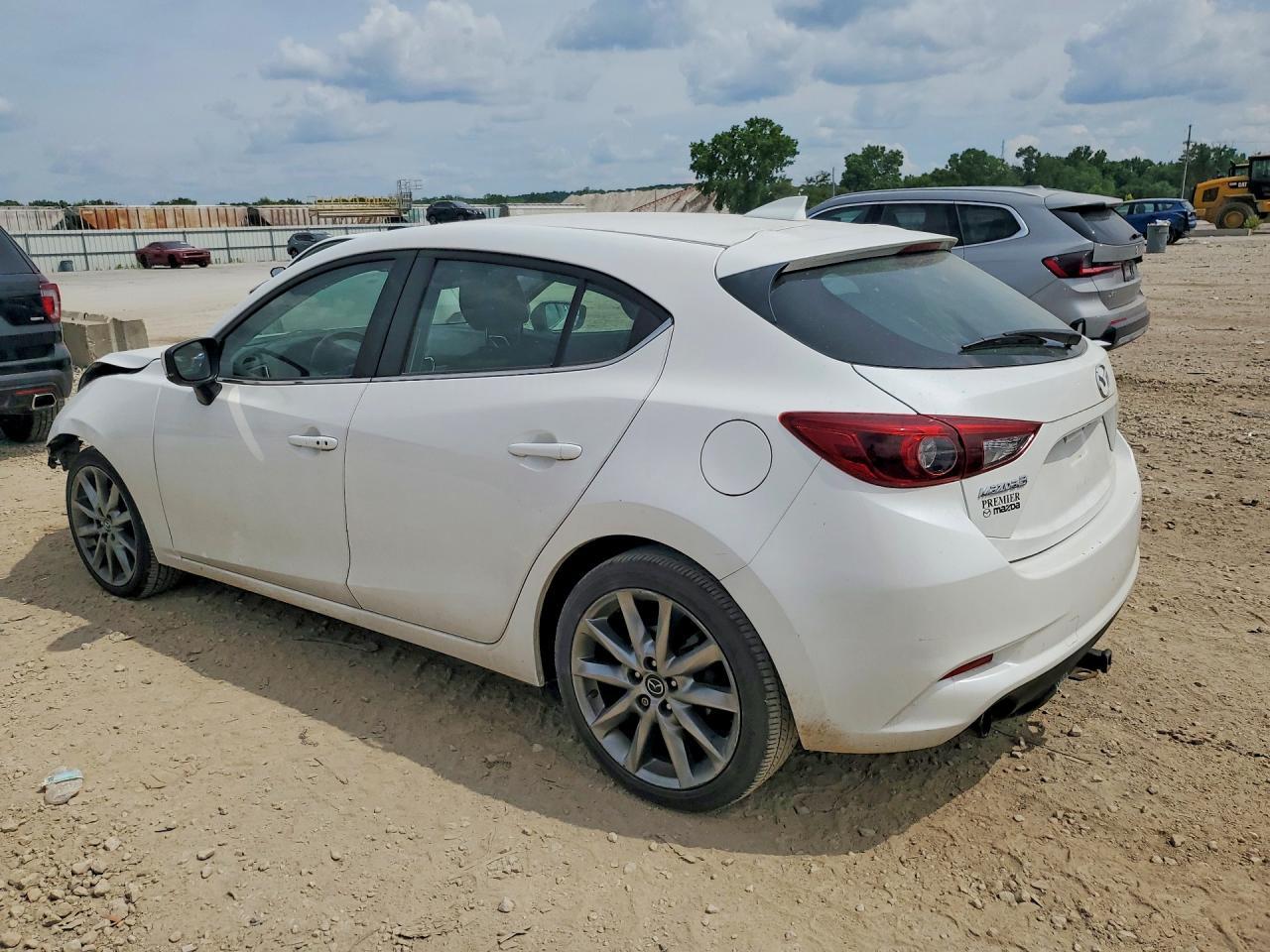 2018 Mazda 3 Grand Touring - Image 2