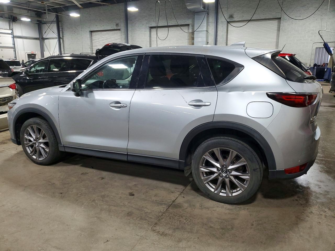 2019 Mazda Cx-5 Grand Touring - Image 2