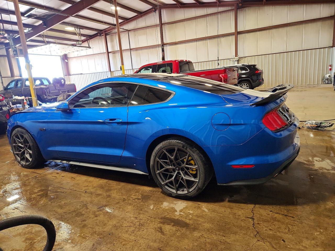 2019 Ford Mustang Gt - Фото 2