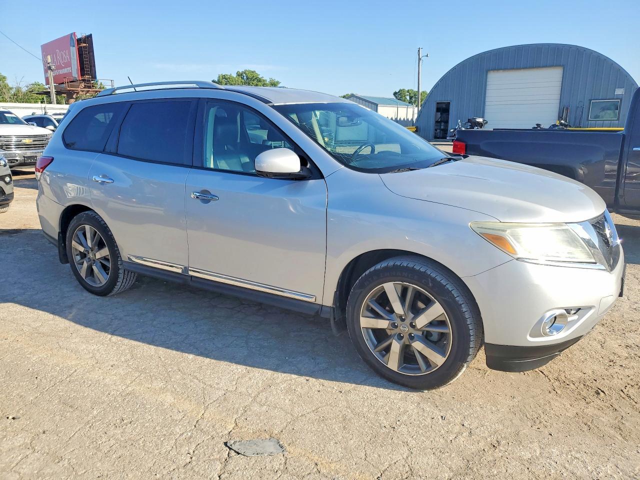 2013 Nissan Pathfinder S - Image 4