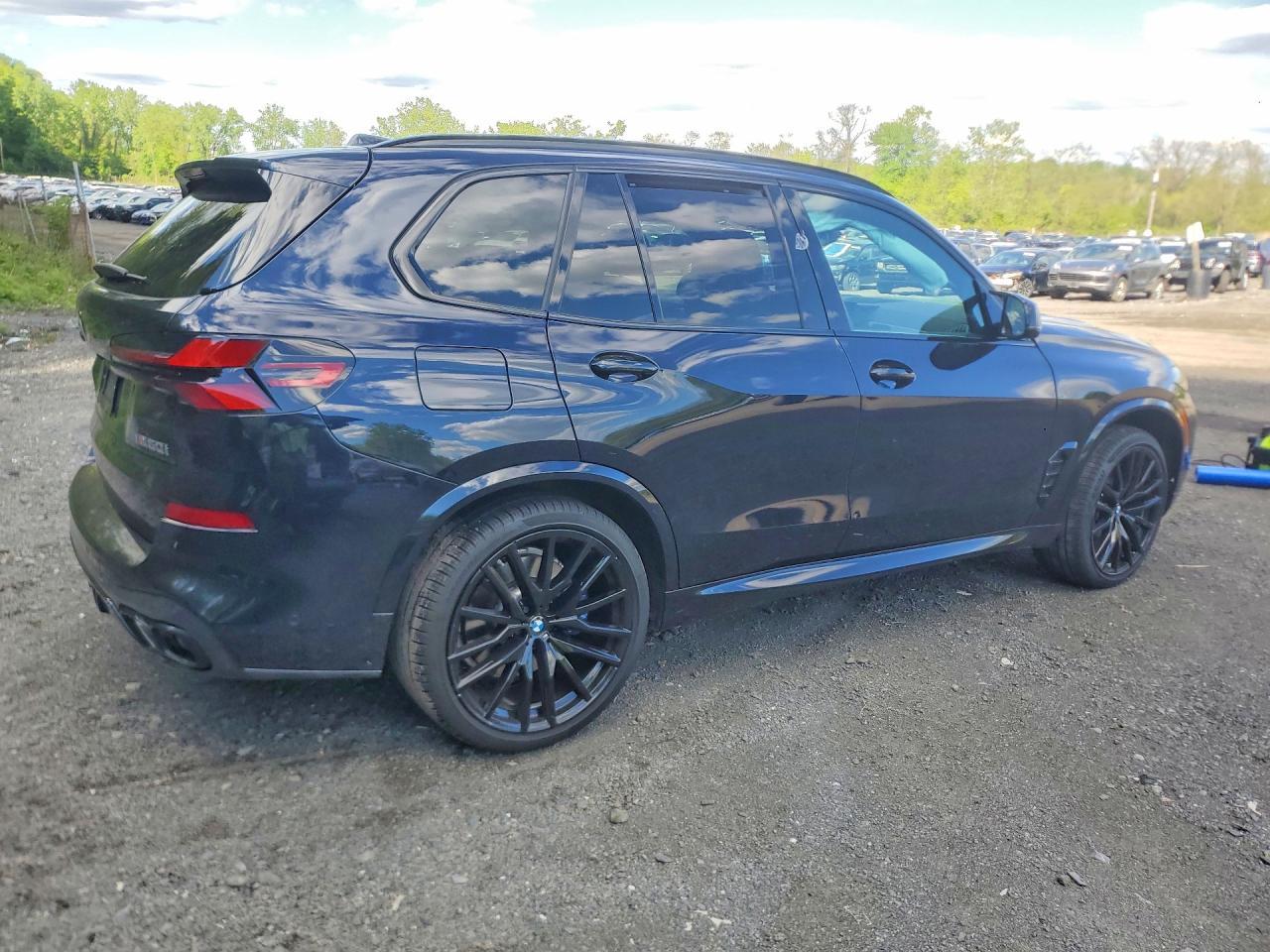 2025 BMW X5 M60I - Фото 3