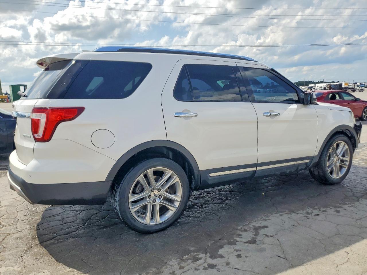 2017 Ford Explorer Limited - Image 3