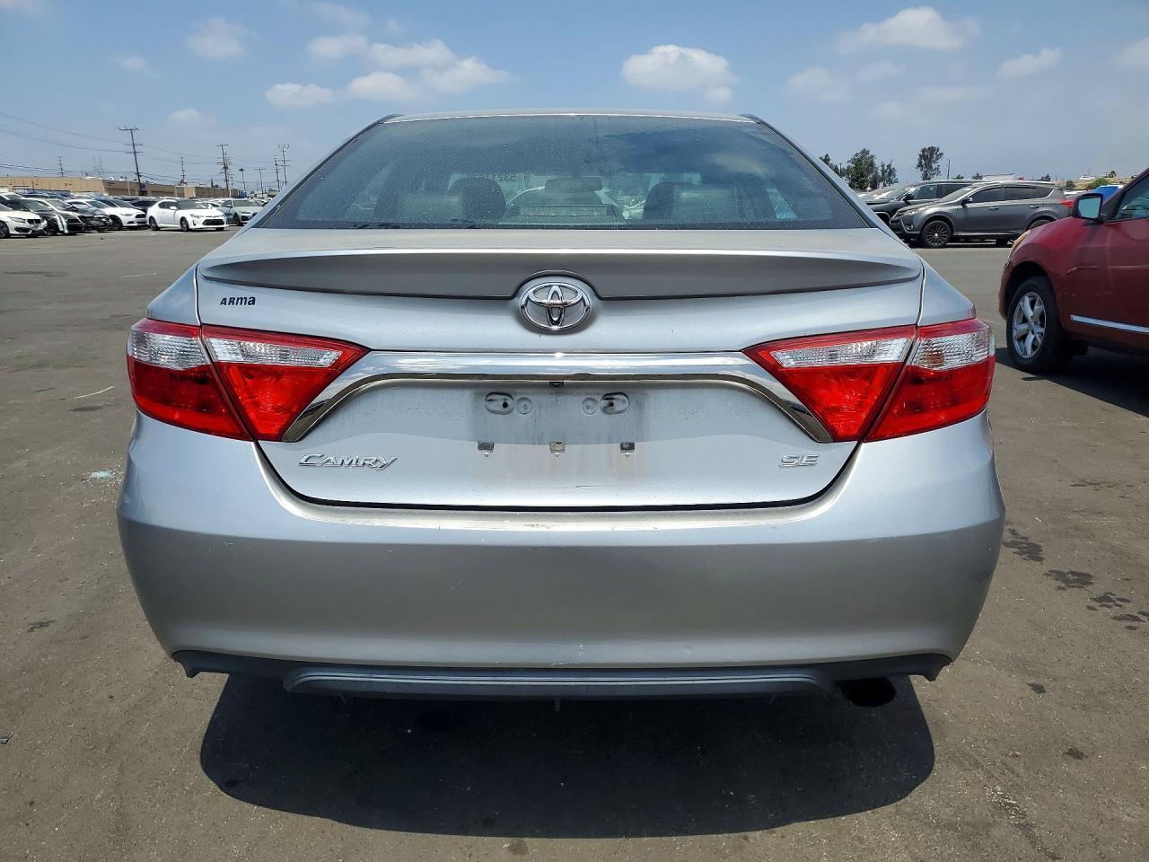 2017 Toyota Camry Se - Фото 6