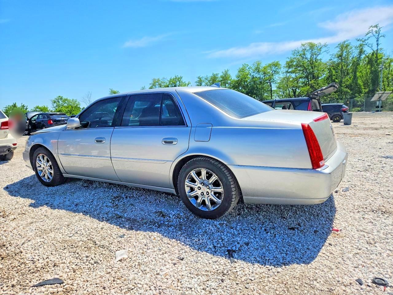 2009 Cadillac Dts - Image 2