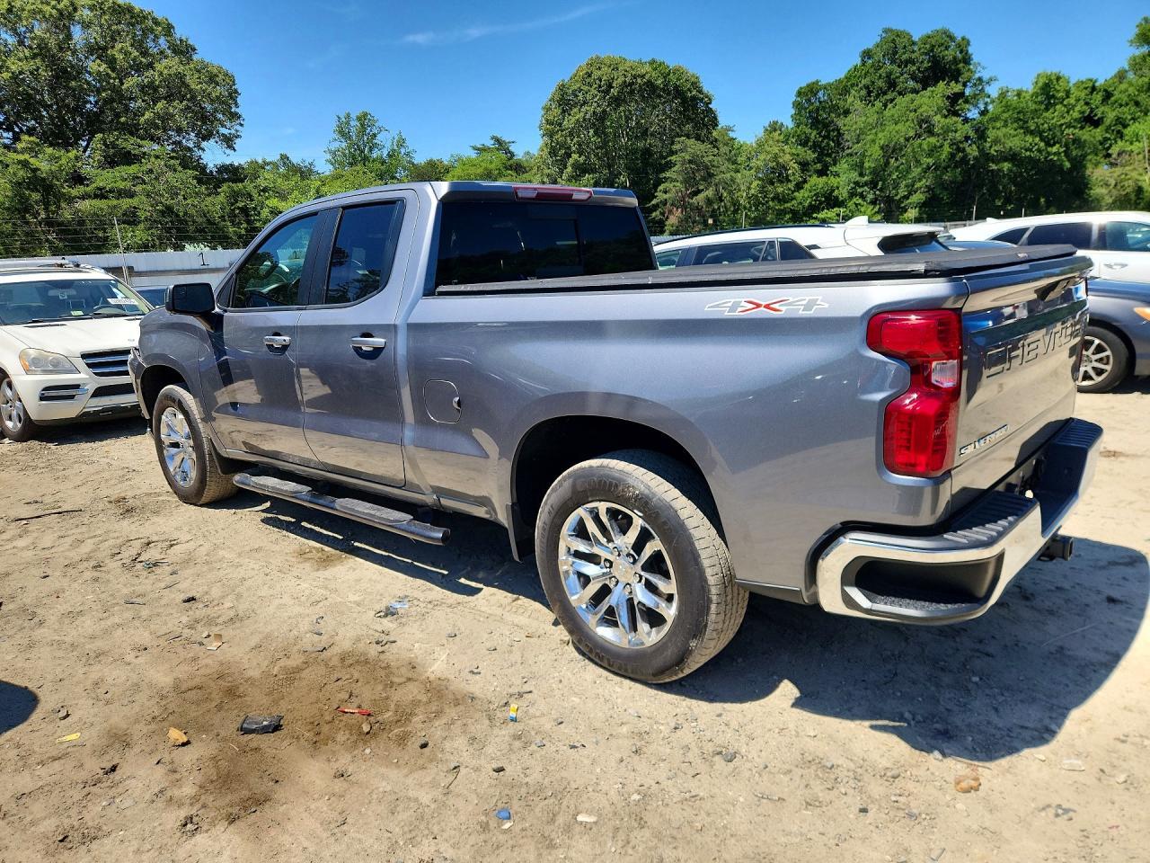 2020 Chevrolet Silverado K1500 Lt - Image 2