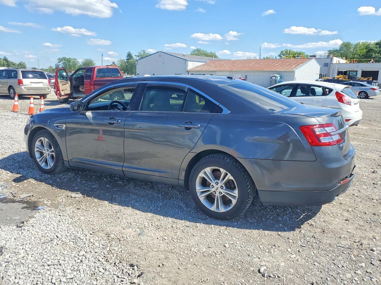 2018 Ford Taurus Se - Фото 2