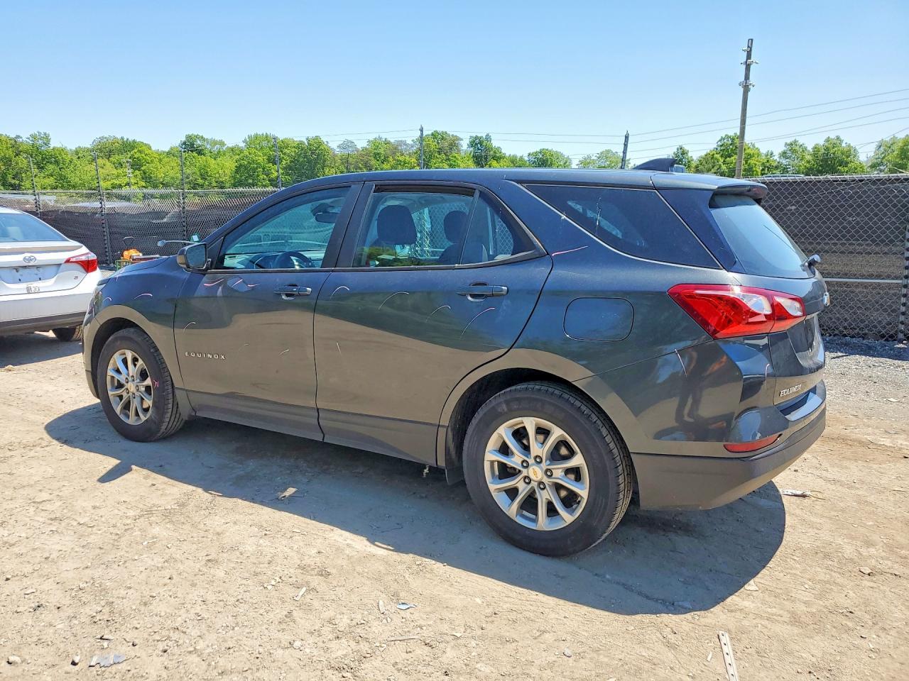2020 Chevrolet Equinox Ls - Фото 2