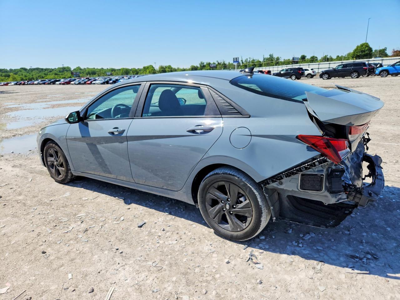 2023 Hyundai Elantra - Фото 2