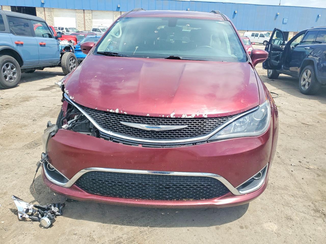 2017 Chrysler Pacifica Touring L - Image 5