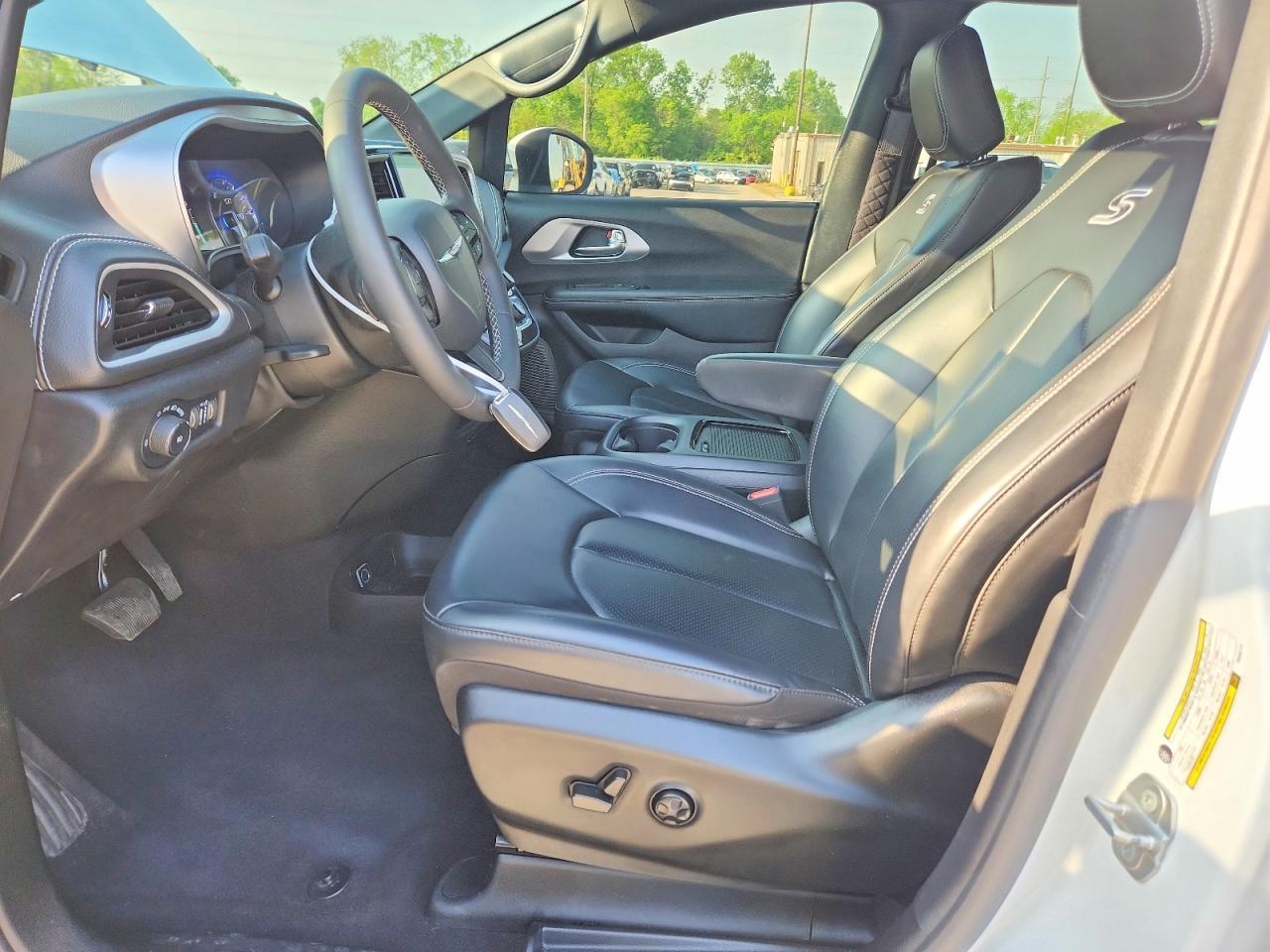 2023 Chrysler Pacifica Touring L - Image 7
